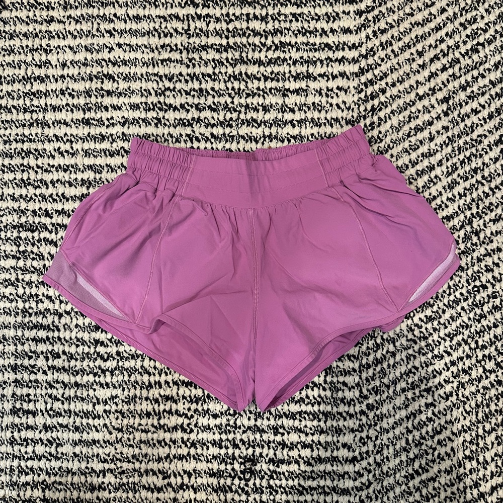 Lululemon Hotty Hot short lined 2.5”